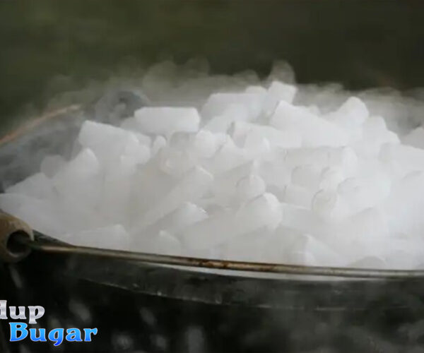 Kenali Bahaya Dry Ice dan Cara Aman Penggunaannya